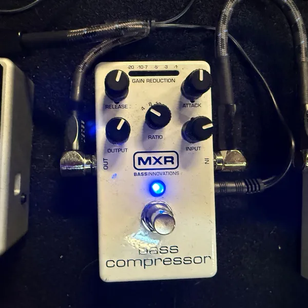 Bass-Kompressor auf dem Pedalboard