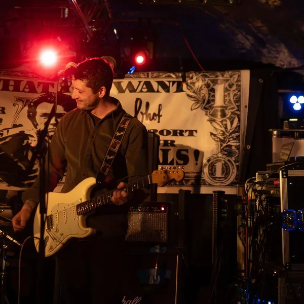 Chris mit seiner Stratocaster live im B-Hof Würzburg